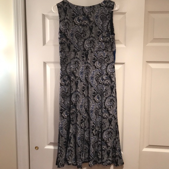 Sleeveless Midi Dress - Picture 3 of 5